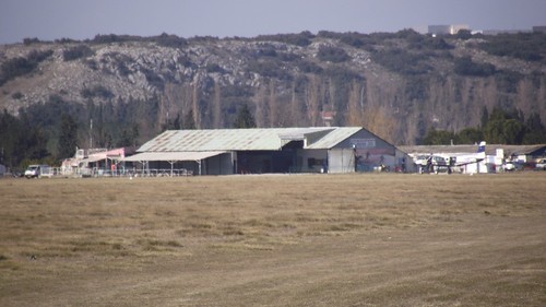 AVIGNON-PUJAUT Ce terrain fut le berceau du parachutisme militaire français.  Le 12 Septembre 1935, est décrétée par le ministre de l’Air, le Général DENAIN, la création d’un centre d’instruction au parachutisme à Avignon-Pujaut. 7953513742_49f8805103