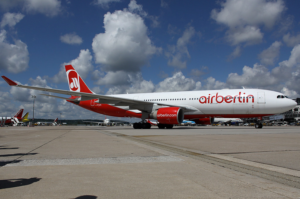 STR/EDDS Flughafen Stuttgart 8349116797_5a10efd9d1_b