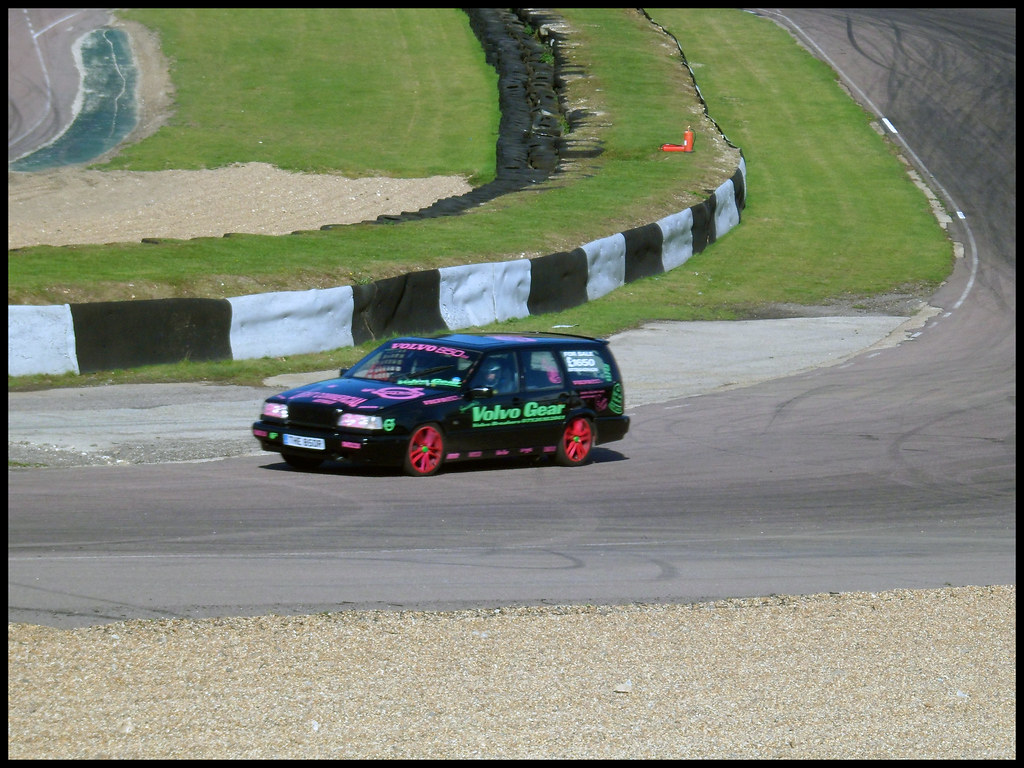 Lydden Hill Track Day 29th September Photographs - Page 2 8044618973_142eb74022_b