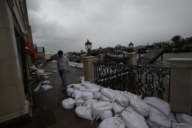 |• بالصور ساندى يتسبب فى قطع التيار الكهربائى عن ثمانية ملايين منزل أمريكى|31|10|2012  8141439065_898ebe28c6_z