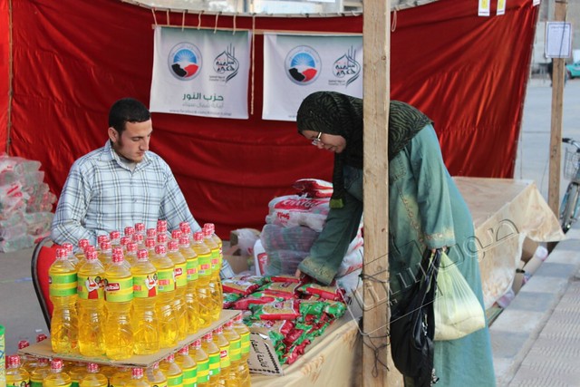 |• بالصور النور ينظم سوقا خيريا للسلع الغذائية بمدينة العريش|18|3|2013 8568745611_0025c9ee53_z