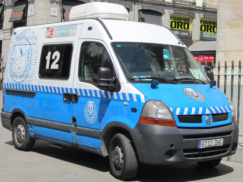 Renault Master; Oficina de Atención al Ciudadano (rotulación azul clara) 8024264702_b54eb2b510_c