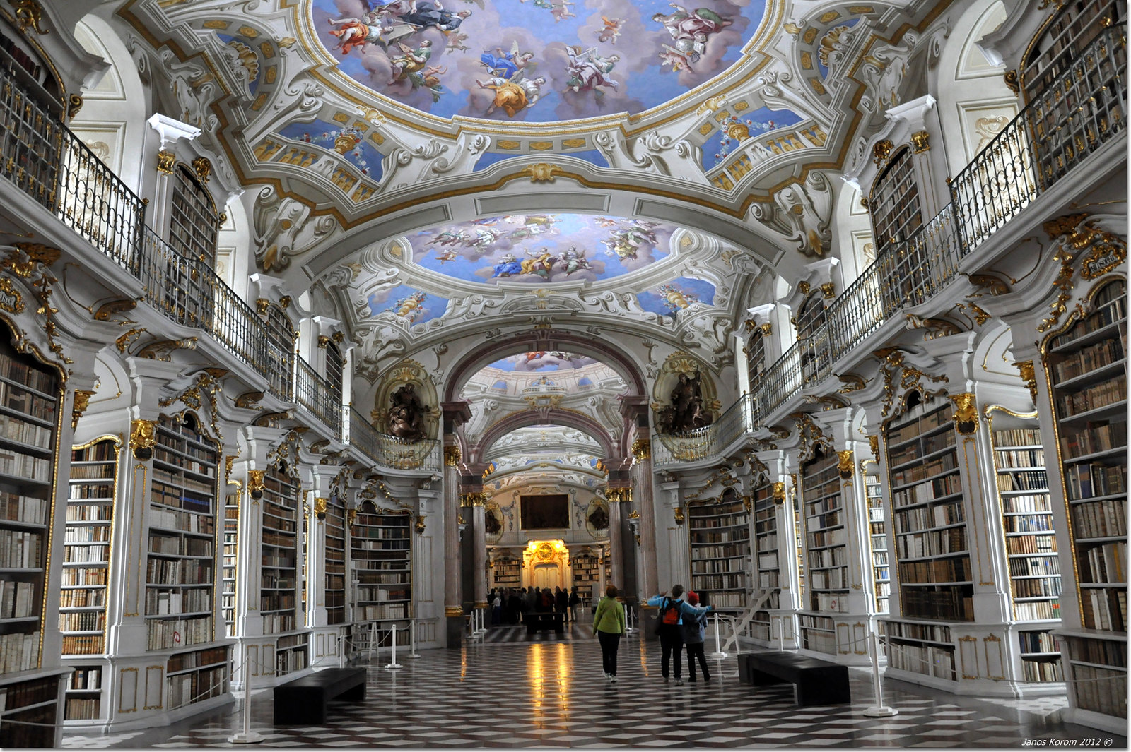 Las bibliotecas más impresionantes del mundo 8080027095_e6031f3639_h