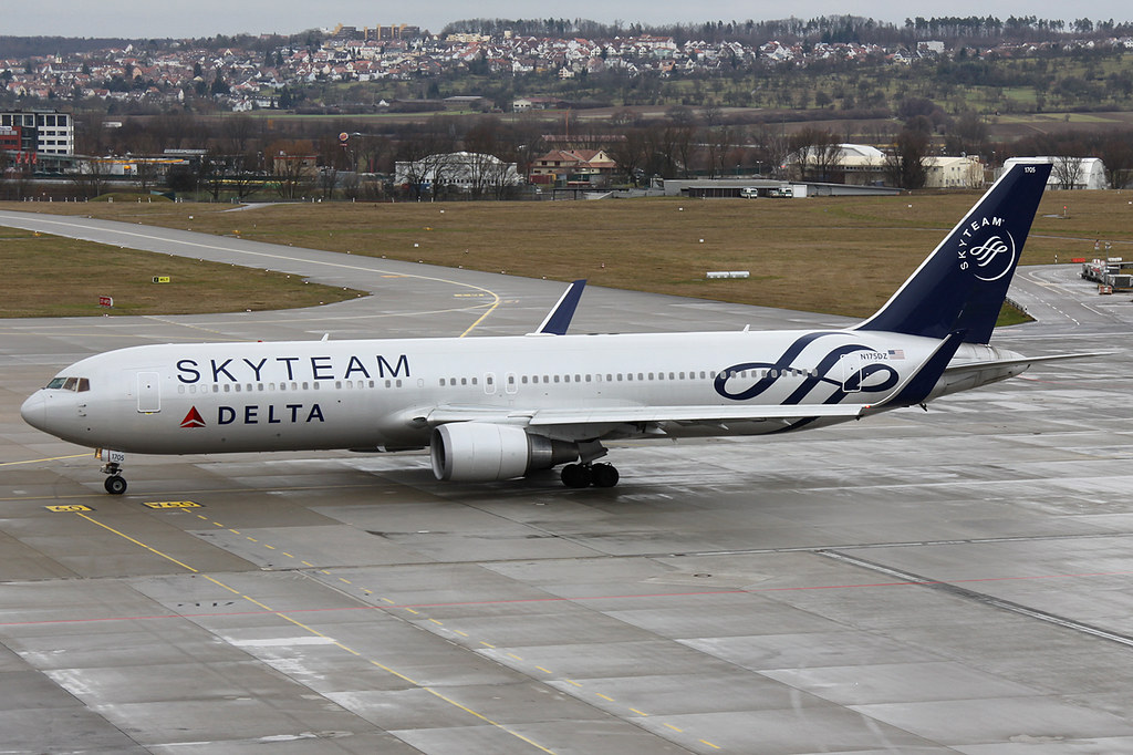 STR/EDDS Flughafen Stuttgart 8354182808_43ed9f9a35_b