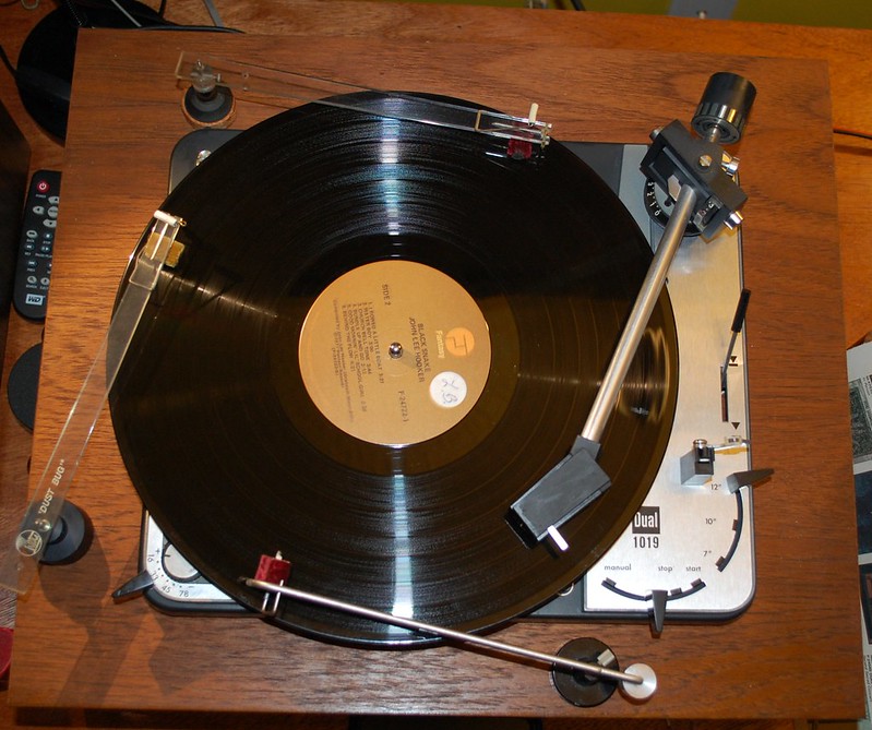 Braccio pulisci vinile. Chi lo usa? 8600940230_7a6f922334_c