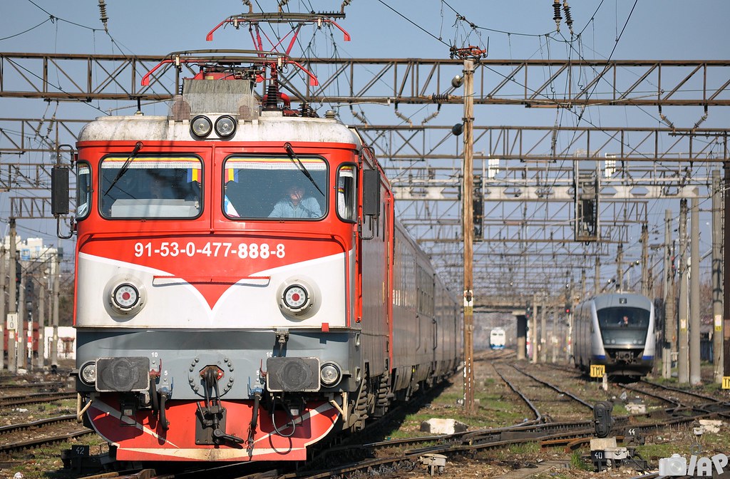 Locomotive clasa 47(476/477) aparţinând CFR Călători - Pagina 14 8582583348_1567b0b085_b