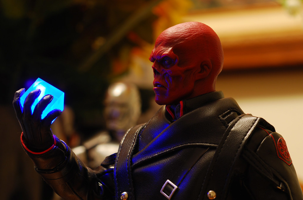 [Hot Toys] Red Skull - Captain America: The First Avenger 1/6 scale - Página 11 7987555478_63566beed4_b