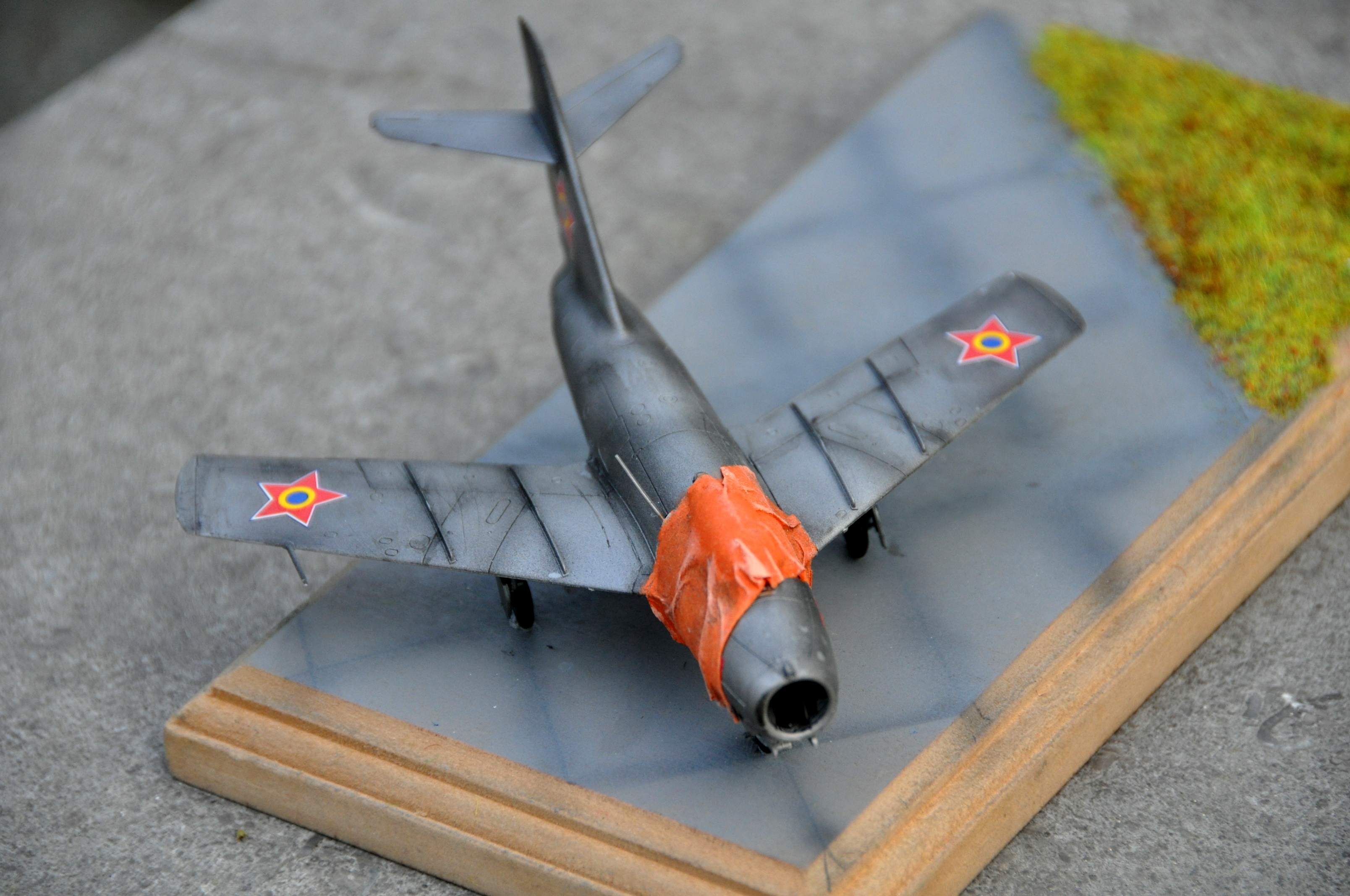 MiG-15 Roumain [HobbyBoss] 8488784761_bc96670a7e_o