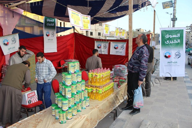 |• بالصور النور ينظم سوقا خيريا للسلع الغذائية بمدينة العريش|18|3|2013 8568745653_d4e02a045b_z