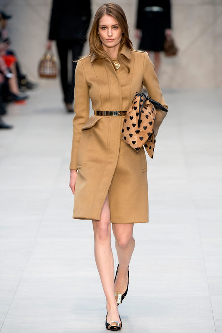 للمرأة الأنيقة مجموعة باربري لخريف Burberry Prorsum Fall 2013 Burberry-prorsum-fall-2013-27