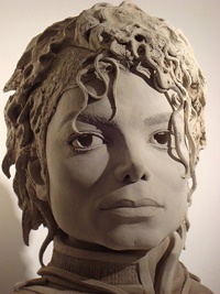 Un buste de Michael Jackson sculpté devant Notre-Dame à Paris (+UP p.2 "Buste bientôt exposé ") 62947_270809-michael-jackson