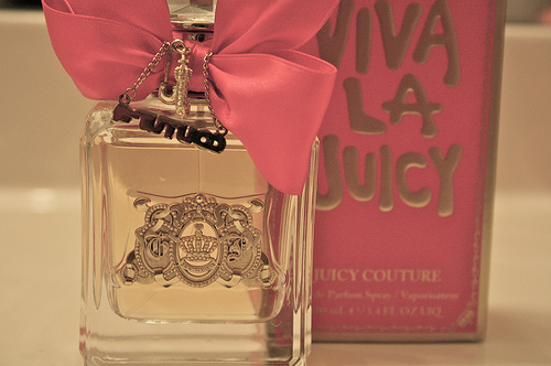  عـطـوؤر لـكـ،، لآغيركـ،، ~ حط رحـآال آلمنـطآد ~ْْ...♥ Couture-juicy-juicy-couture-perfume-viva-la-juicy-Favim.com-57302