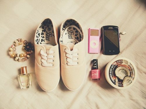 موضــــة و اناإقةة  Cute-fashion-ipod-nail-polish-phone-photography-Favim.com-57519