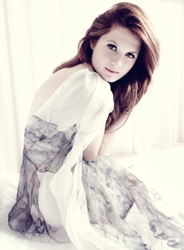 Caleriuse FB Bonnie-wright-dress-fashion-ginger-ginny-weasley-girl-Favim.com-72419