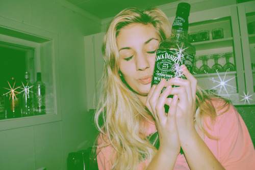 Los Persas tienen un plan "b" para fastidiar a los Spartanos!! Alcohol-girl-jack-daniels-kiss-pink-stars-Favim.com-105231