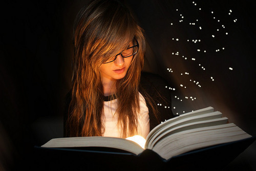 كامرتي  - صفحة 13 Book-cute-girl-glasses-light-Favim.com-117507