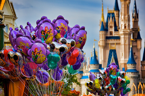 ‘‘  disneyland world  ‘‘  Balloons-castle-cute-disney-disneyland-Favim.com-121786