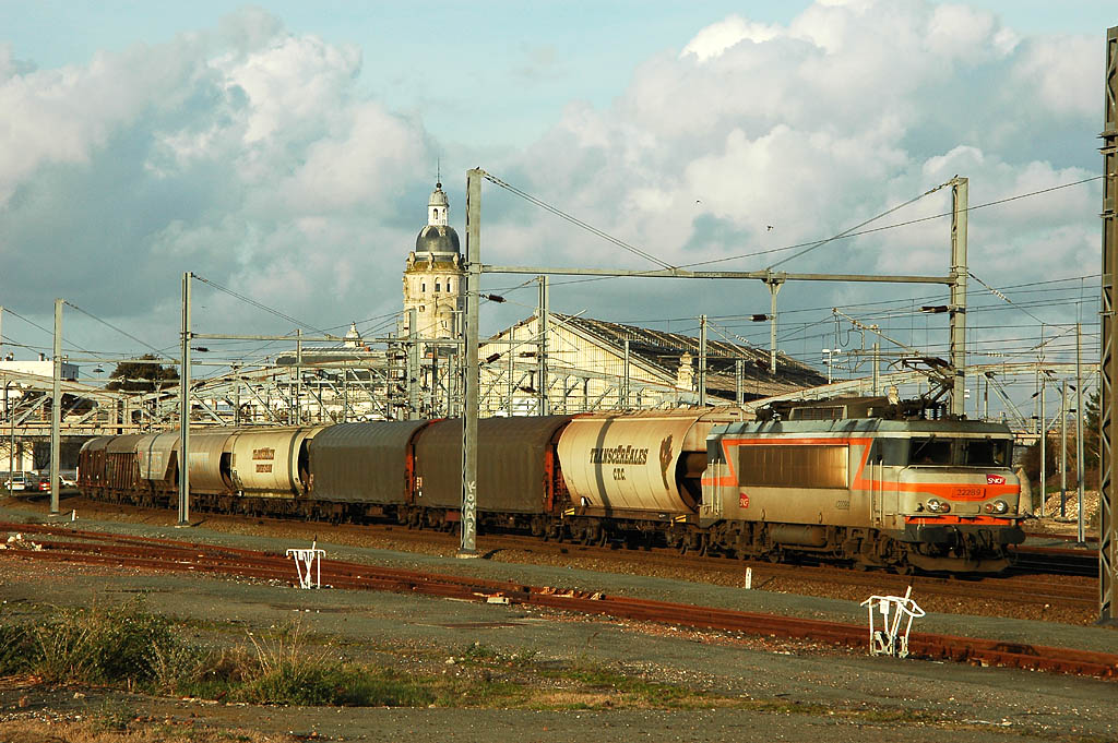 Pk 179.0 : Gare de La Rochelle-Ville (17) N00519R