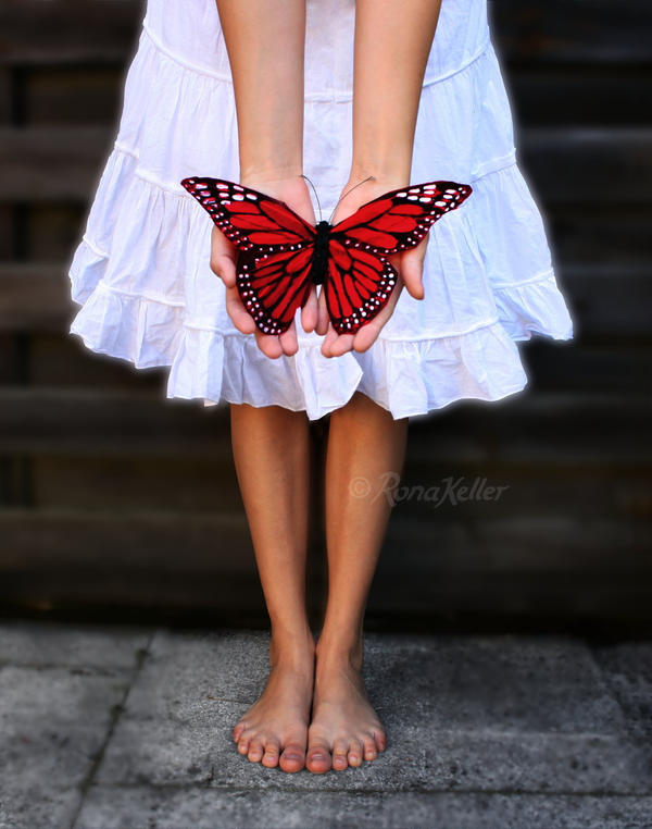 Miles de mariposas  Butterfly_kisses_by_Ronaaa
