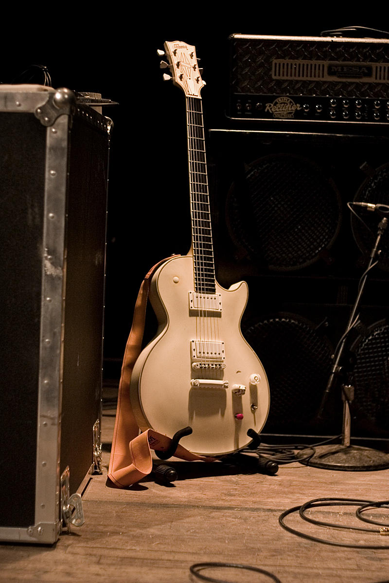 Chris Cornell diseña dos guitarras para Gibson Buckethead__s_White_Les_Paul_by_lazychump