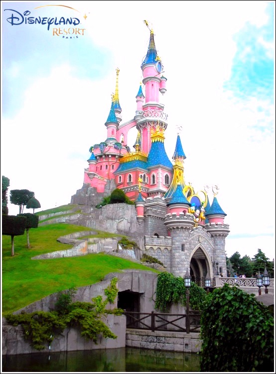 Photos Disneyland Resort Paris Sleeping_Beauty__s_Castle_V_by_Psychopathgirl