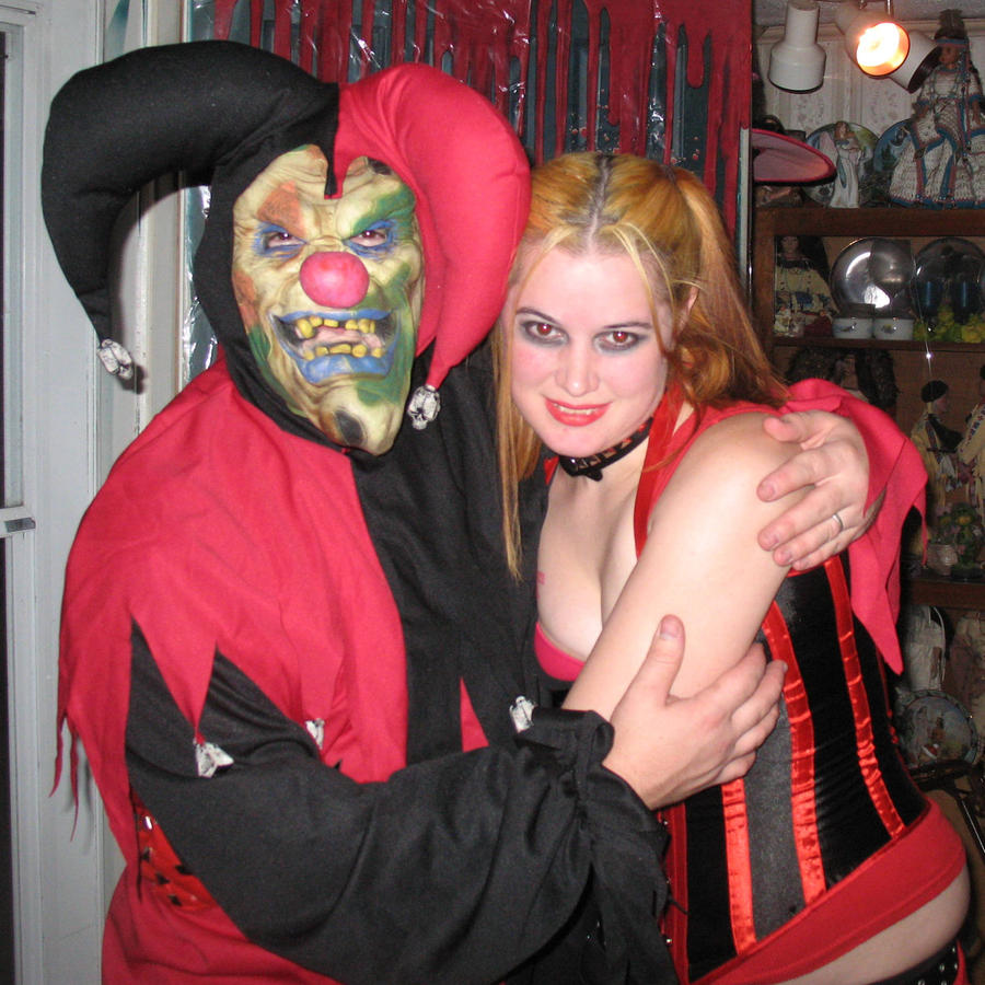Hallowe'en Usernames and Other Spooky Stuff Evil_jester_clown_and_harley_by_nodiamonds-d323e17