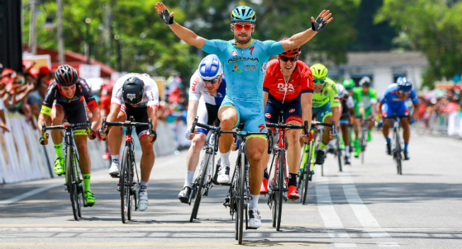 Les victoires 2016 en images - Page 2 Tour_de_Langkawi_2016_1_etape_Andrea_Guardini_sejr