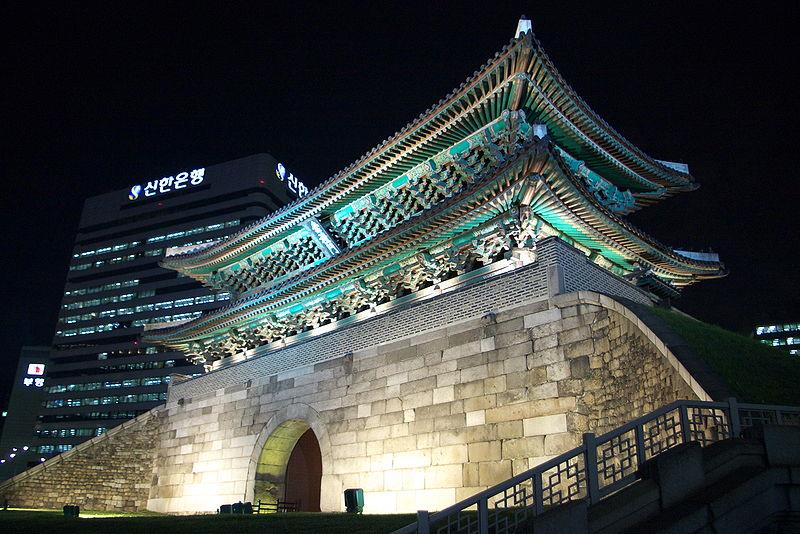 Những thông tin cần biết khi du lịch Hàn Quốc Sungnyemun-or-namdaemun-at-night-in-seoul-264