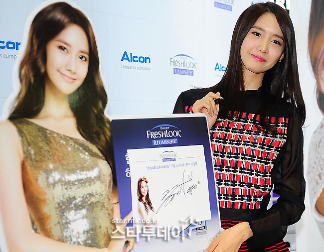 [PIC][12-02-2014]YoonA tham dự sự kiện "Alcon Freshlook Illuminate" vào sáng nay Image_readtop_2014_226151_13921708441211817