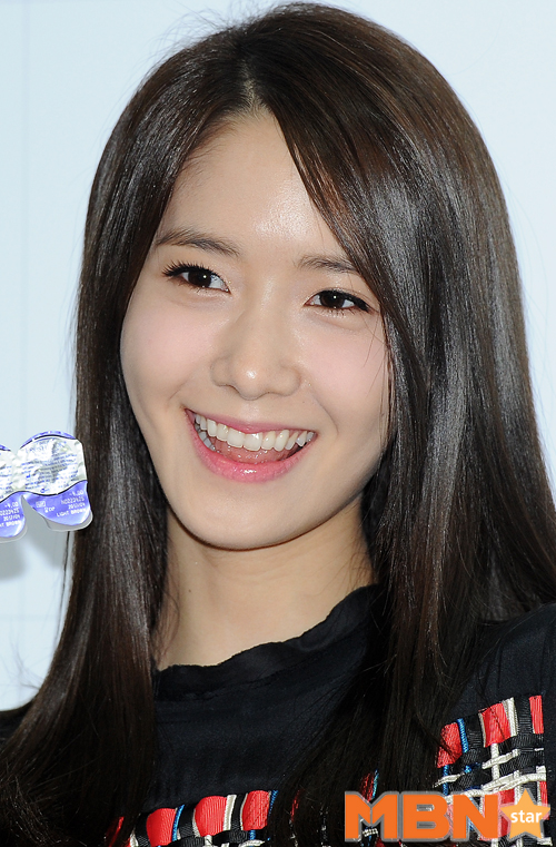 [PIC][12-02-2014]YoonA tham dự sự kiện "Alcon Freshlook Illuminate" vào sáng nay Image_readtop_2014_226315_13921716091211872