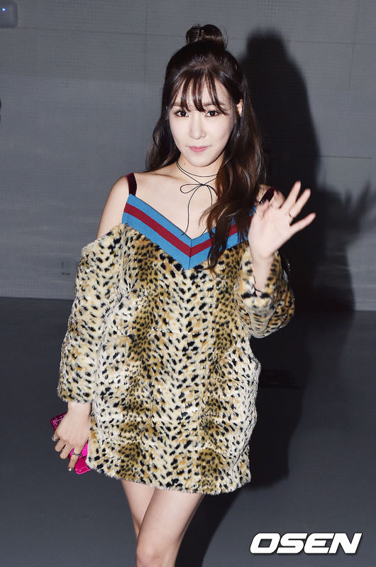 [PIC][24-03-2016]Tiffany tham dự Show diễn của thương hiệu "YCH" trong khuôn khổ "HERA SEOUL FASHION WEEK S/S 2016" vào sáng nay 201603241129779450_56f35144eebd4