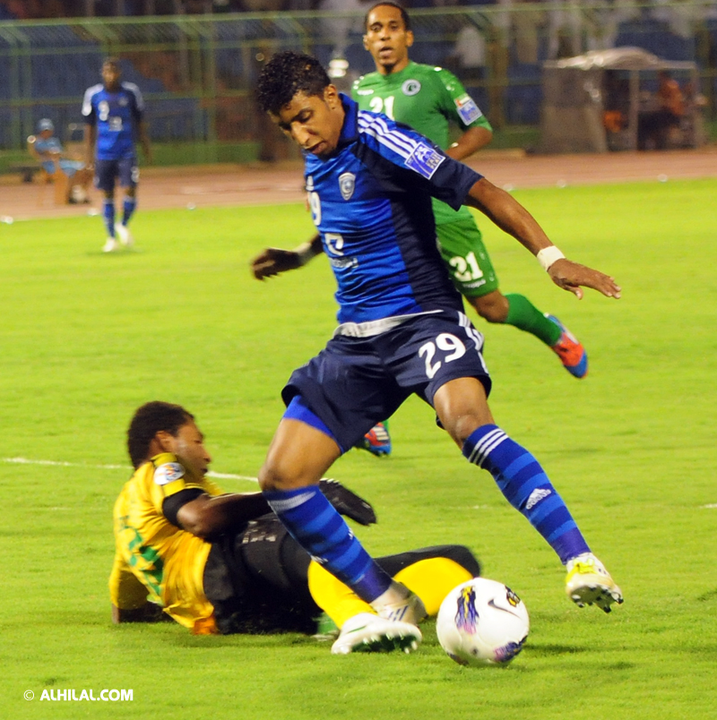 صور سالم الدوسري في مباراه الهلال والشباب الإماراتي 65772165078839833584