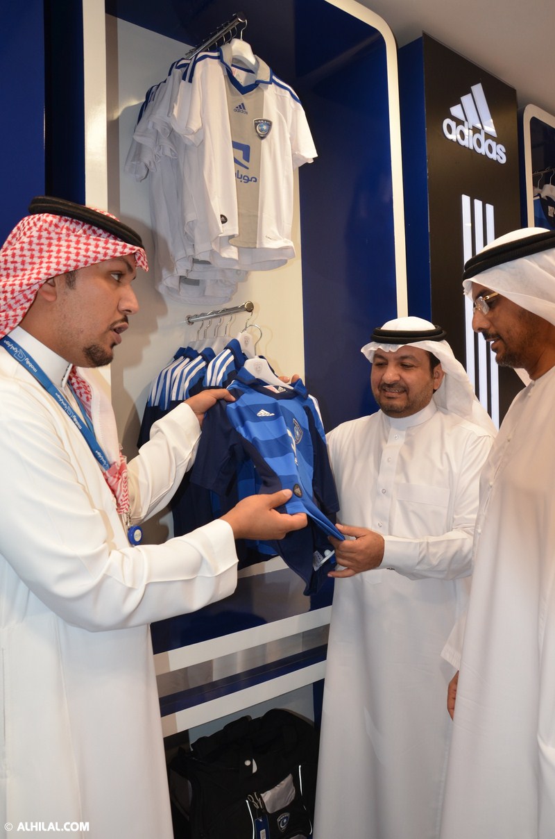 الهلال يفتتح ثالث متجر للنادي في جده ( 70470446712626779357