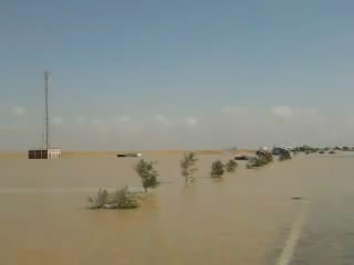 خبر هاام | هبوط ارضي مقاجئ في طريق مصر الفيوم الصحراوي و المياه تغمره 1175392467