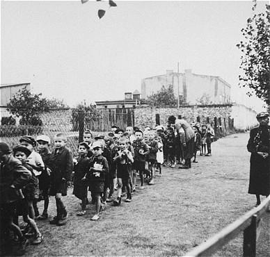 las persecuciones en Alemania        de 1933 a 1939    Ni%C3%B1os%20deportados