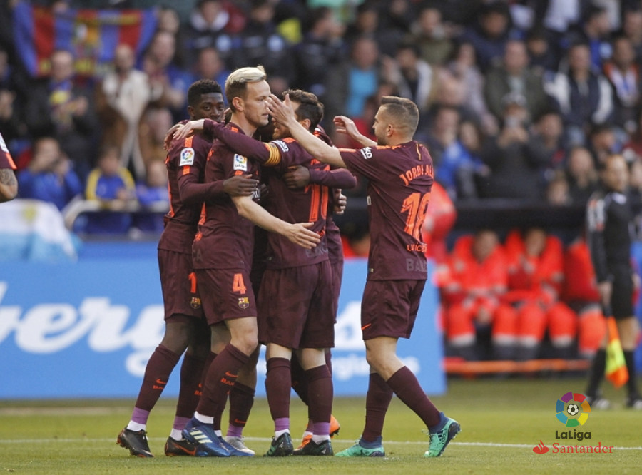 صور مباراة : ديبورتيفو لاكورنيا - برشلونة 2-4 ( 29-04-2018 )  W_900x700_29205832_mb_9419_edited--1-