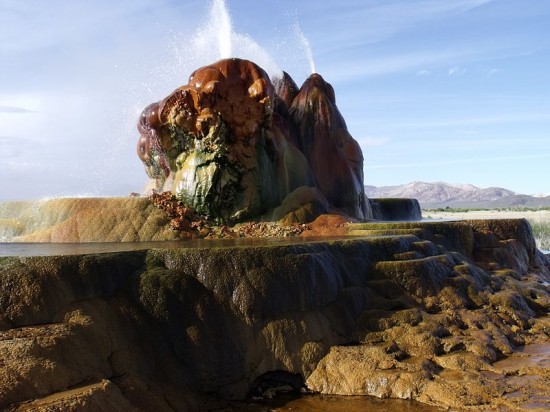 “نبع الماء الطائر” Fly Geyser [ امريكا ] 130406112121a3vU