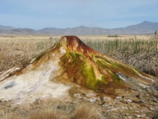 “نبع الماء الطائر” Fly Geyser [ امريكا ] 130406112121g9lB