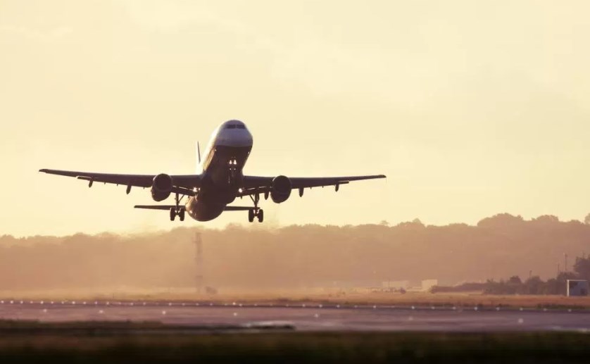 Avião em descolagem