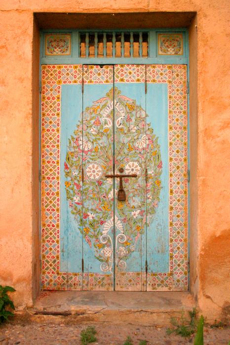 COLOURFUL IMAGES Colourful-moroccan-entrance-door-sale-rabat-morocco-ralph-ledergerber