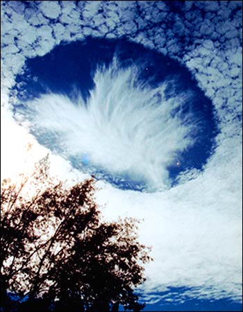 Weird cloud formation sparks UFO speculation Sky_hole