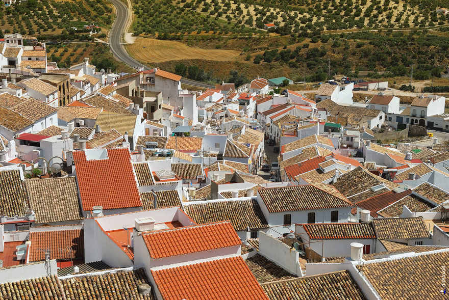 القرية البيضاء في أسبانيا 2013 - صور القرية البيضاء في أسبانيا والطبيعة الساحرة 2013 - جبال اسبانيا 2012 Hwaml.com_1338428168_233