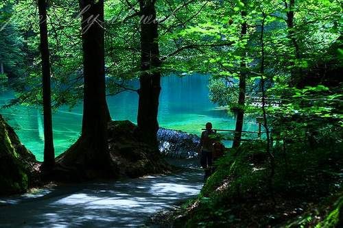 بحيرة blausee 2013 - صور بحيرة الدموع 2012 - السياحة فى بحيرة الدموع الرائعة 2013 Hwaml.com_1338428218_729