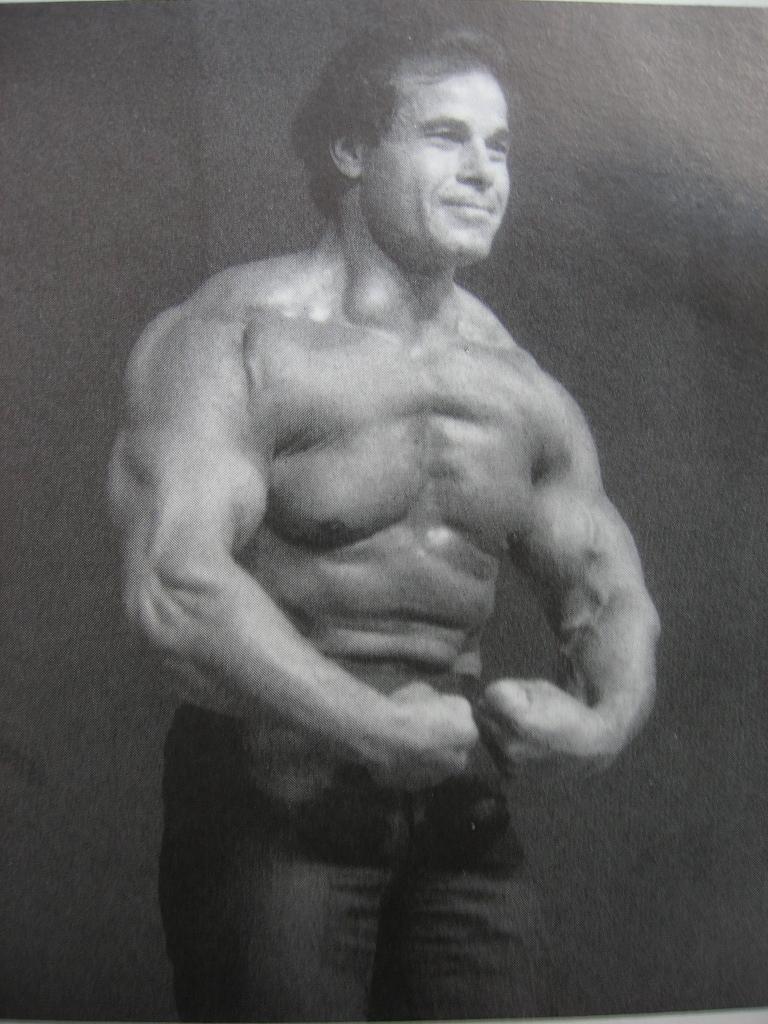 Franco Columbu - Page 3 Img_1258061499_2