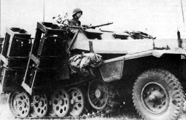 Sd.Kfz 251 "stuka zu fuss" Sdkfz_251_1_rocket