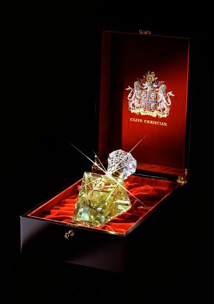 عطر للبنات فقط غالي 3000 Efdd7f36b0bf8ec810c60dde0cb0be35