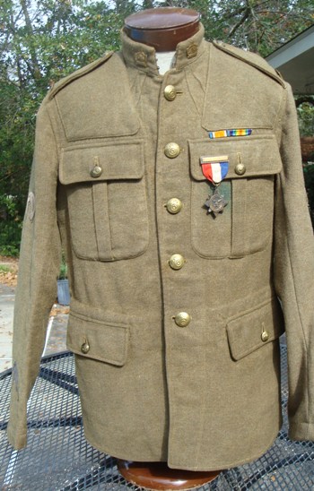 109th CFC Service Dress Tunic; did he get his medals? DSC04116