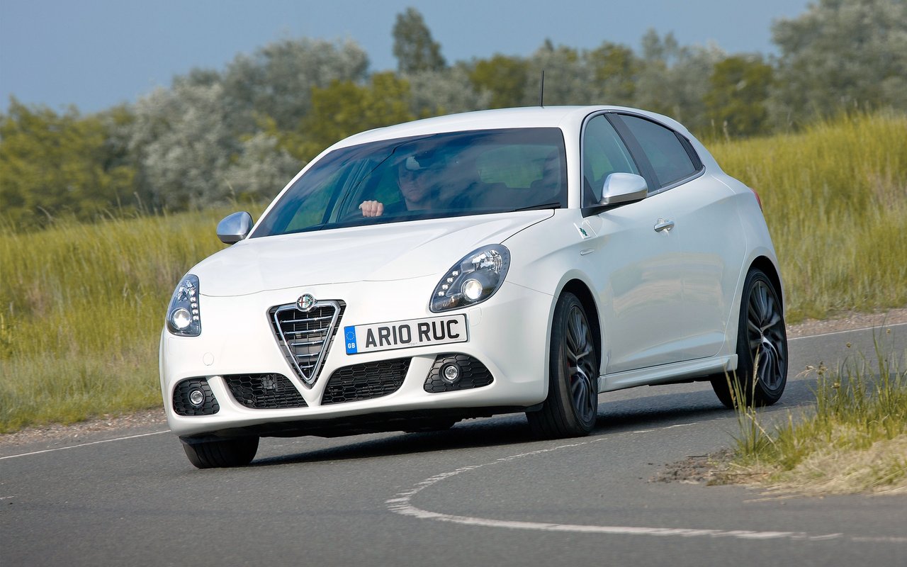 Alfa Romeo 4C, a Ginevra per farci sognare - Pagina 23 Alfa_romeo-giulietta_2011_010