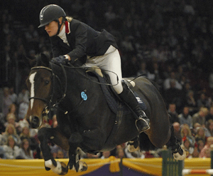 Zirgu veisykla pas prometuke. Show-jumping-laura-renwick