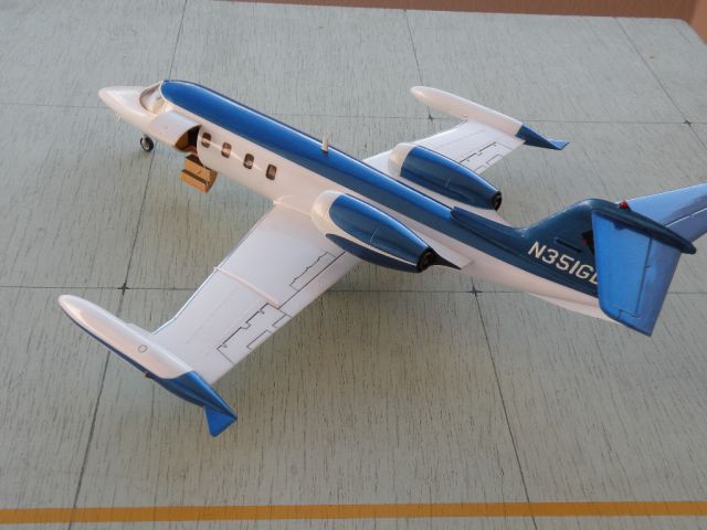 gates Learjet 35A hasegawa 1/48 02.158